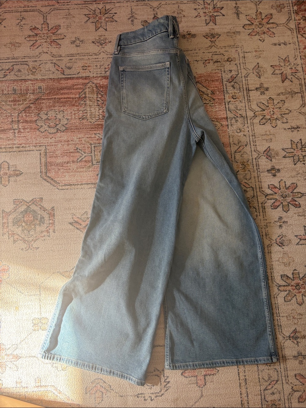 Good American Light Blue Good Skate Crop Jeans Label Detail - Picture 5 of 6